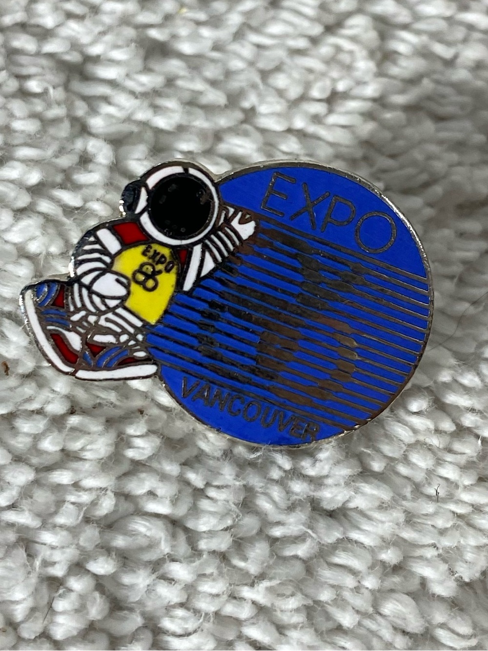 Vintage Expo 86 Ernie Space Suit World's Fair Canada Enamel Hat Pin Badge